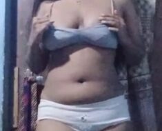 2jj4m8ligzrf Desi girl showing boobs and pussy and big ass🔥🔥
