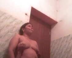 ecb0esrjml1k Mature bhabhi Pussy licking in bathroom