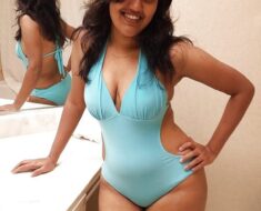 hot 10 Hot Desi babe on beach Non-Nude Pics