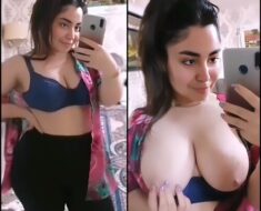 lyczqgd1guad SUPERHOT BUSTY BABE 🥵 SELFSHOT 4 NUDE VIDEOS COLLECTION 🔥