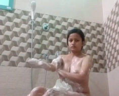 mwns9w9t9kfd Beautiful bhabhi taking bath