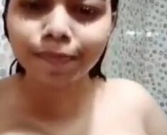 o3hpa6rkkxqf Bigboob Girl Bathing