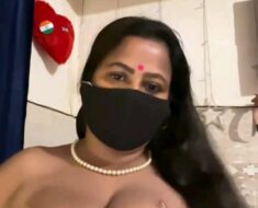 Busty Aunty Pic Busty Aunty 🍑 With Big Boobs On 👅 Her Show