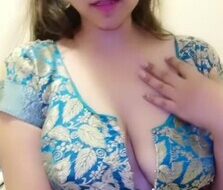 lhu2zsepm4fl Insta Girl Destiny Showing Big Round Boobs on Live ~ 7 Mins