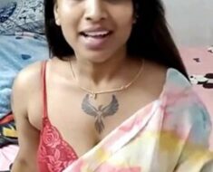 pl8i30nhaz4b Insta Milf Veena Thaara Teasing Boobs and Ass Crack