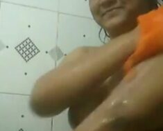 cqhzz5wtelhl Chubby Gf Bathing