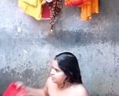 wez7dcktdagt Beautiful Bhabi Bathing