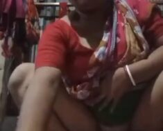 c9u1p7hkwqh6 Desi Milf Bottle Fucking