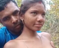 ldrmv1d18lk7 Desi Village Couple Outdoor Fun