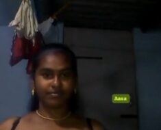 y3evftj0trj8 Tamil Village Girl Pressing Boobs On VC