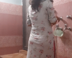 1287909889 Screenshot2024 12 06201356.thumb .png.312d2a8bda8a354fa7ded3db93f71425 Desi Sexy Big Ass Girl Record Her Bath For Her BF