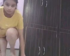 4mcn36zim64u Hot and beautiful girl undressing