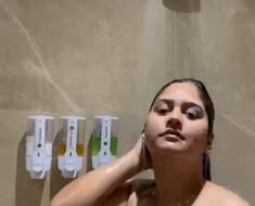 6sz7zjdp5is6 Beautiful Mal Bathing