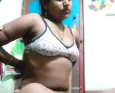 ewpecbob1afp Horny village boudi masturbating