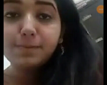 beautiful girl showing 10 qosm2ra1xxen beautiful girl showing
