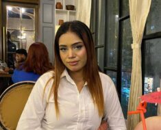 7b2k02fm4oiz Sexy Babe Threesome BJ Fucking, Masturbating With Brinjal Update