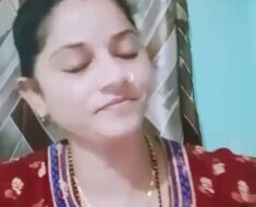7sqmyfea0u2h Sexy Bhabhi Hinni Spread Pussy and Ass on Chamet Live