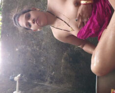 cuncorft5hcz Beautiful village bhabhi taking bath
