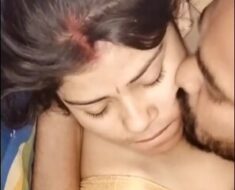 iw2saic2p0bm BEAUTIFUL INDIAN BHABHI 🥵 HAVING FIN WITH HUBBY