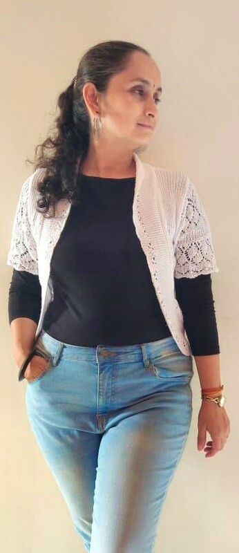 Desi Hot Cute Beautiful Housewife Aunty Full Nude Show Homemade Selfies With Hairy Pussy Pics Collection