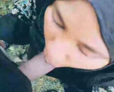 o2w1zx0msv9m Hijabi Babe Giving BJ And Fucking Outdoor 2 Clip