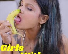 qctkluvqc9e4 Girls With Banana (2025) UnCut