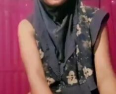 qeewltr77s4h Cute Slim Hijabi Gf Showing