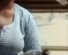 6l5mgkuw9z81 Paki lady showing big boobs on video call 🔥🔥