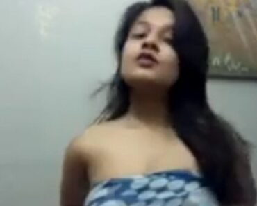953577406 Screenshot 20250701 134317 VideoPlayer.thumb .jpg.c59f4d63ac015ae6b83642435911332b Cute girl undress video