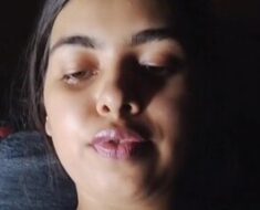 skoxr40v5e1v Hinna aka Rose aka Neha Shaking Her Boobs and Pussy Fingering Till Cum