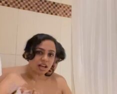 vpj0rl6yynor Sexy Babe Bathtub Fun