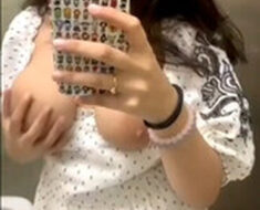 y3d0eshogb8e Sexy Horny Chasmish babe