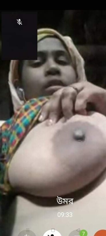 Bhabi Showing Her Bigboobs